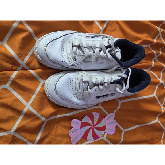 Athletic_Shoes